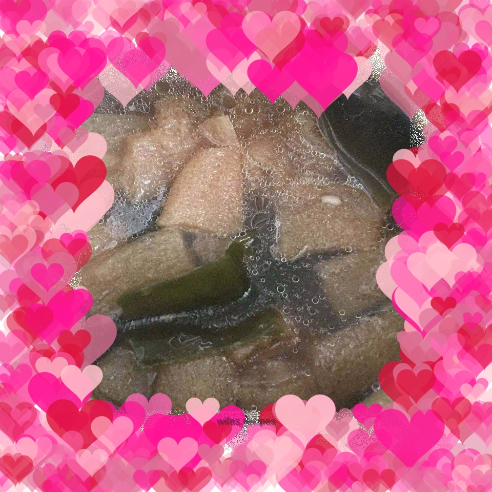 Dictyophora kelp and pork ribs soup