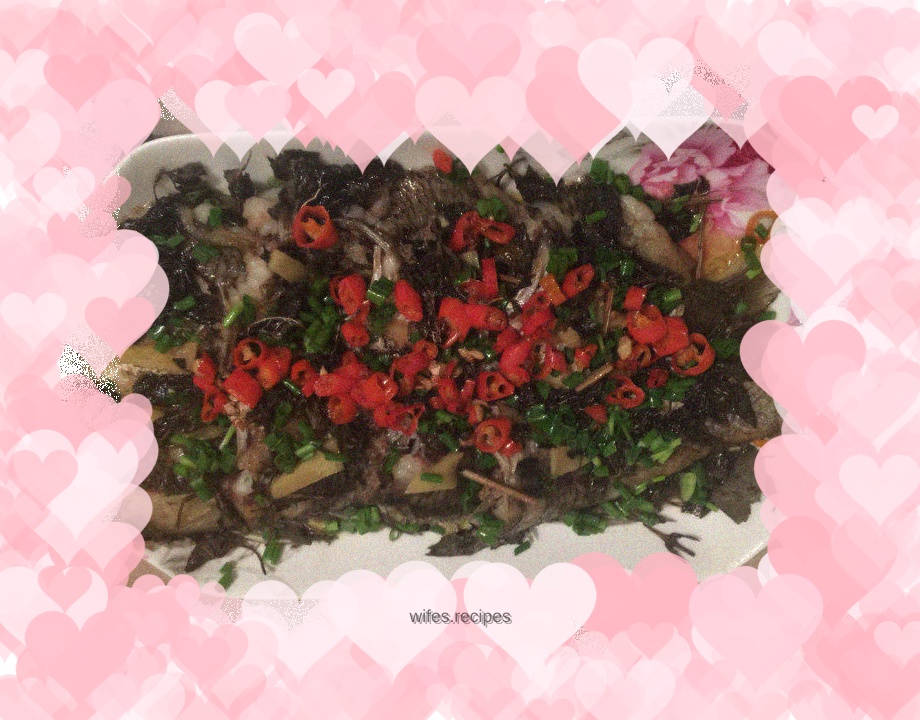 Steamed crucian carp