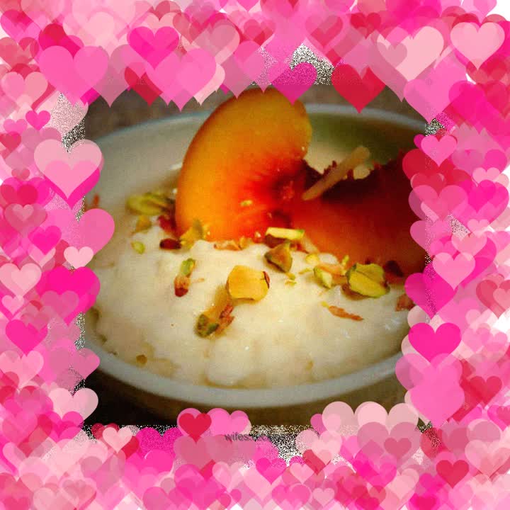 Creamy rice pudding with lemon syrup and peaches