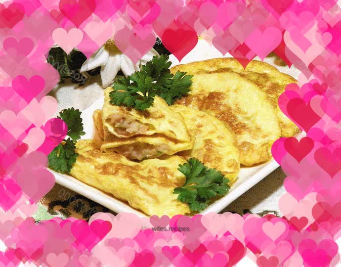 Onion-flavored shrimp and egg wedges