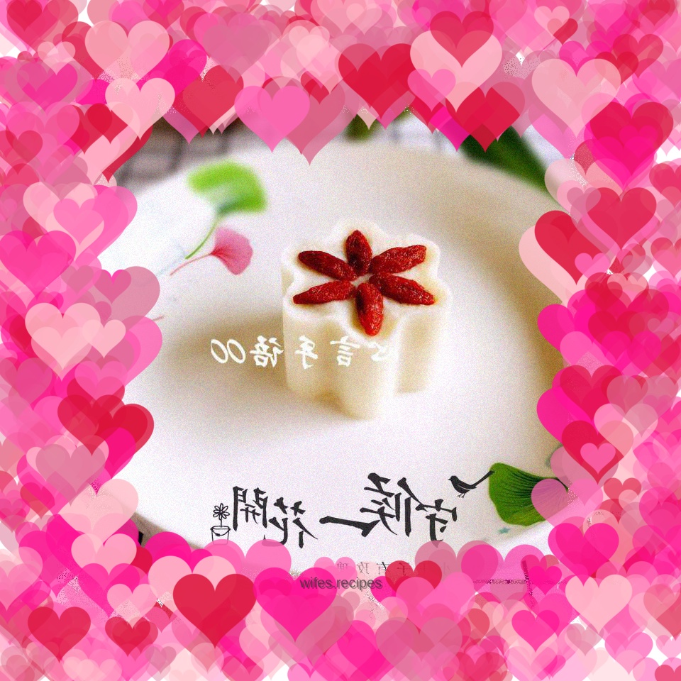 Flower shaped wolfberry yam cake