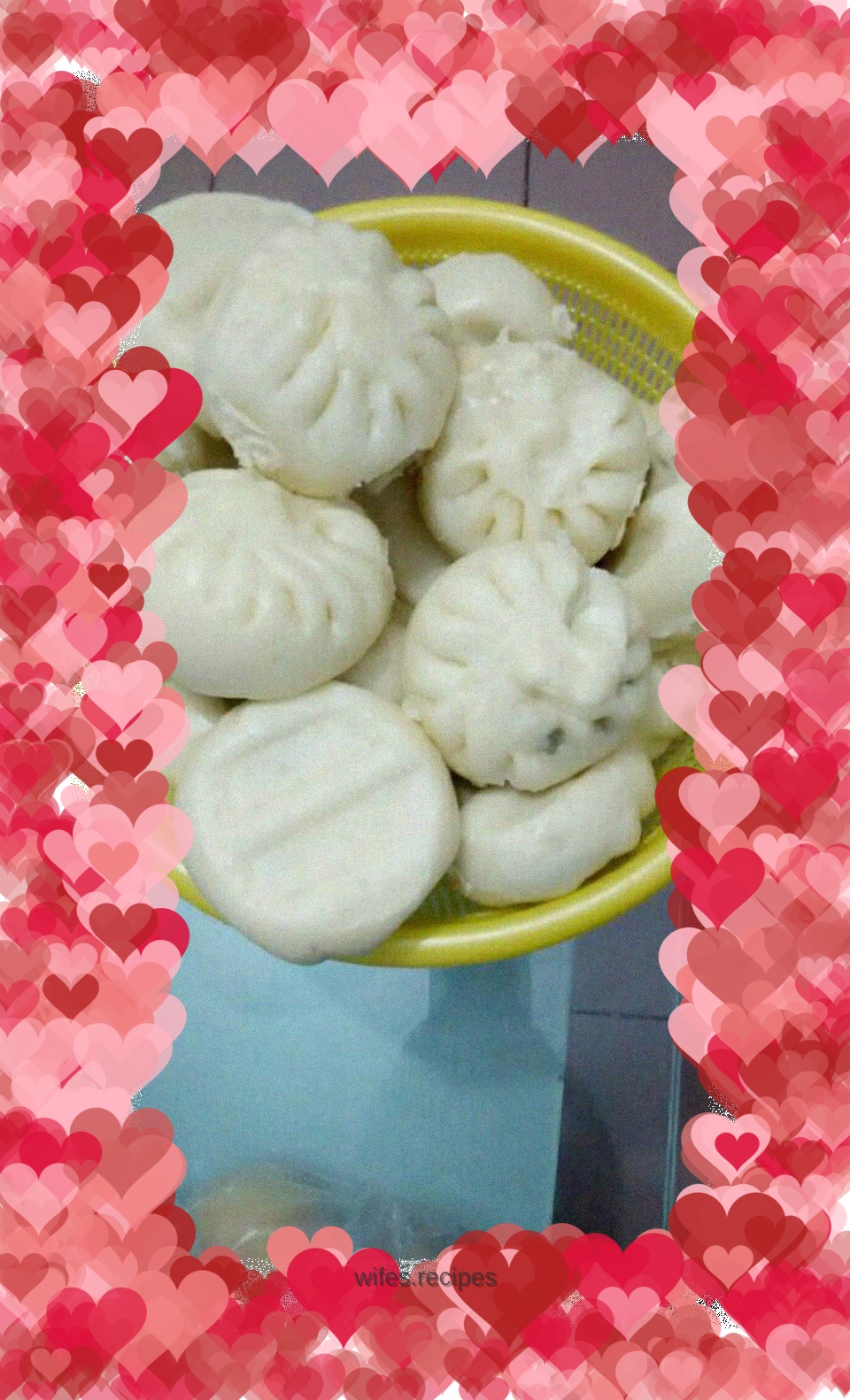 Big steamed buns with beans and eggs