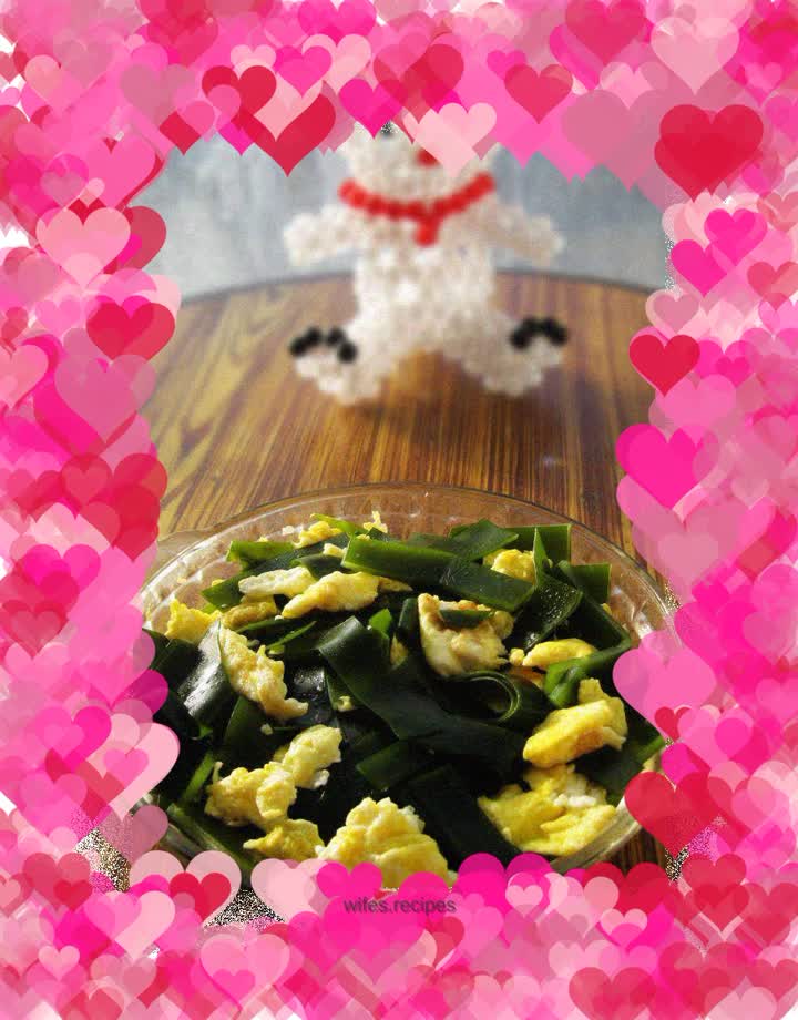 Fried eggs with kelp