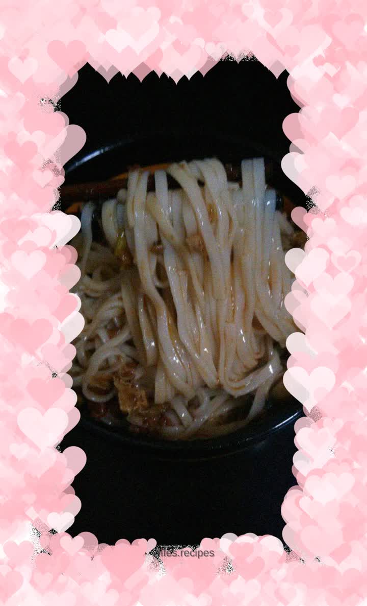 Sauce-flavored noodles