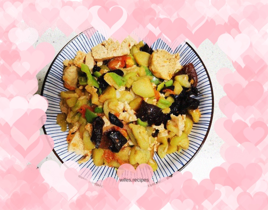 Stir-fried green pepper and eggplant with frozen tofu