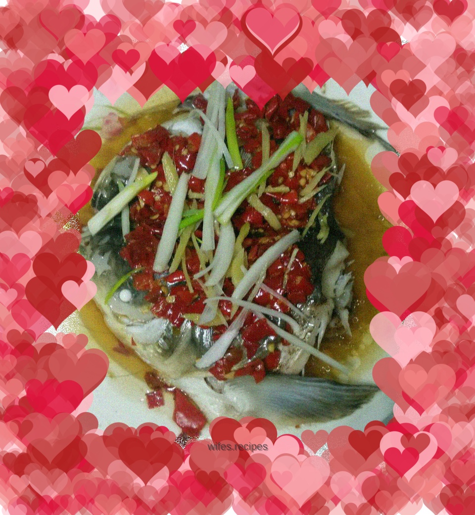 Fish head with chopped pepper