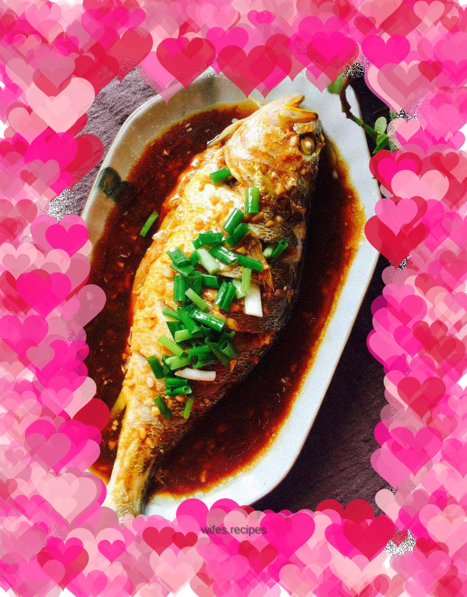 Steamed large yellow croaker with garlic