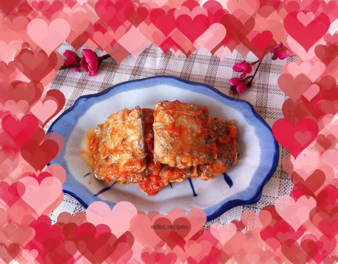 Saury fish with tomato sauce