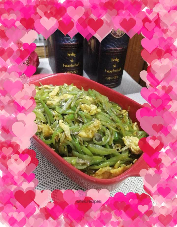 Fried pheasant eggs with shredded oil beans