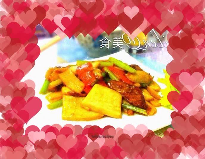 Stir-fried pork with king oyster mushrooms and celery