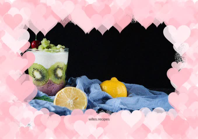 Kiwi smoothie that’s so cute you want to eat it in one bite