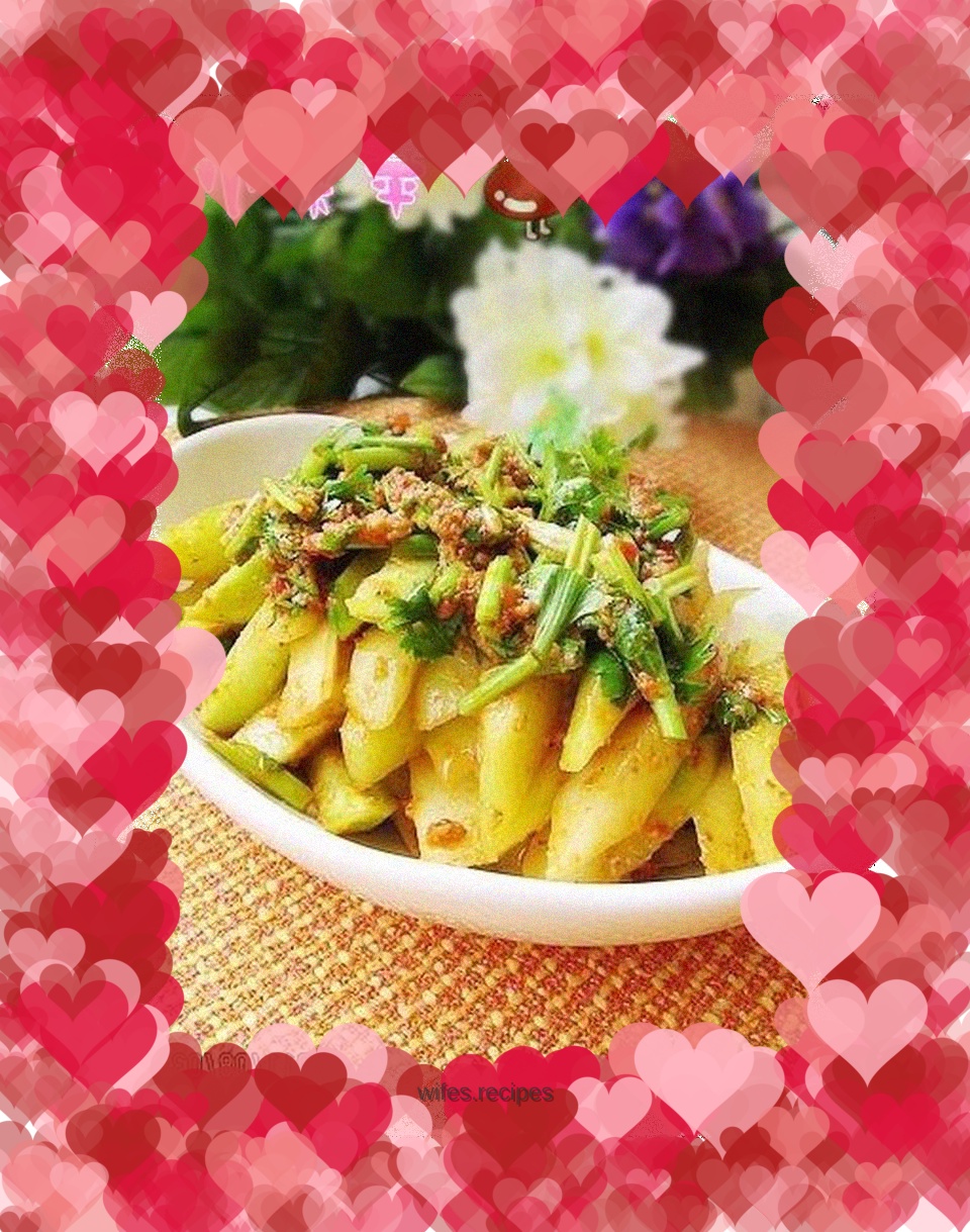 Old cucumbers mixed with spicy sauce