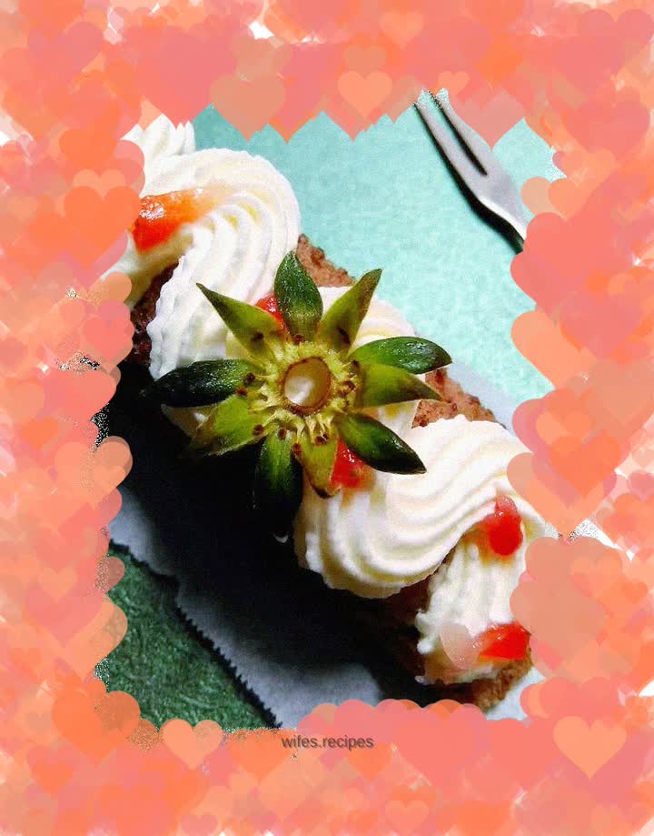 Strawberry cream chocolate cake - cake scraps also have spring