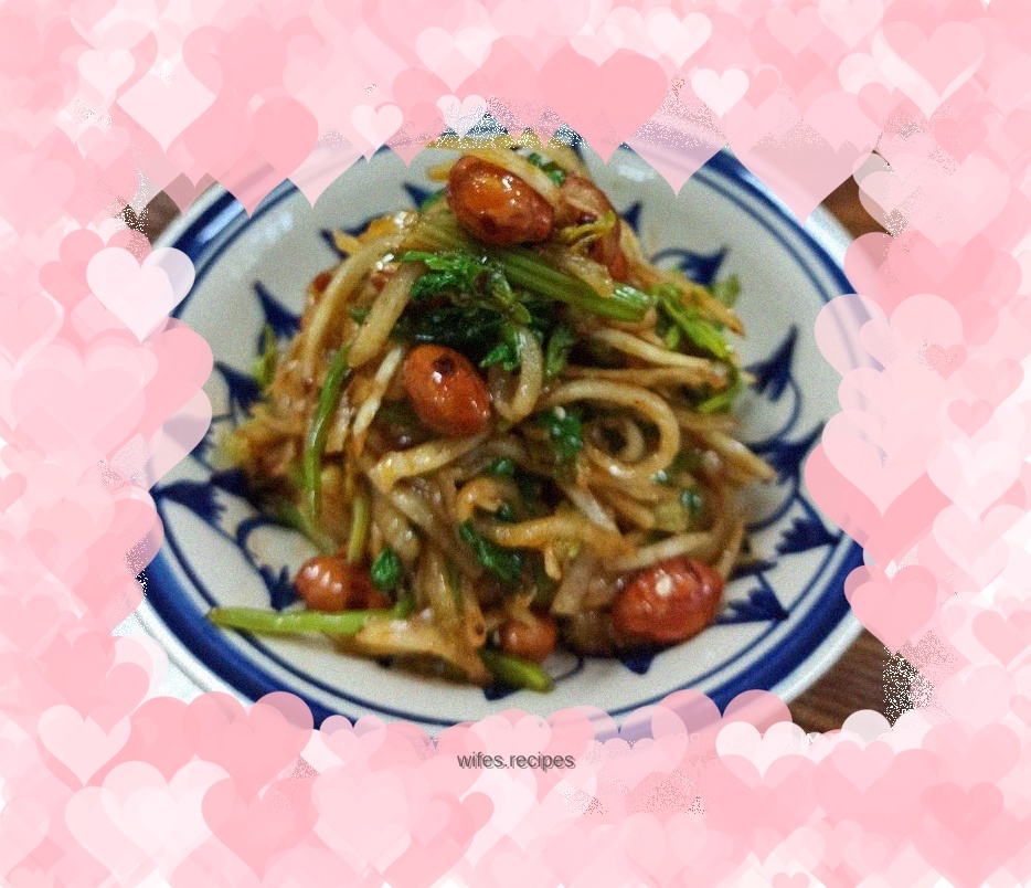 Parsley mixed with shredded radish