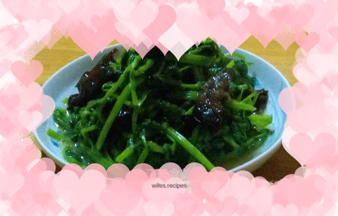 Stir-fried fungus with pea sprouts