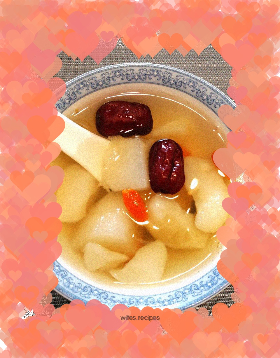 Boiled water chestnuts in sweet drink