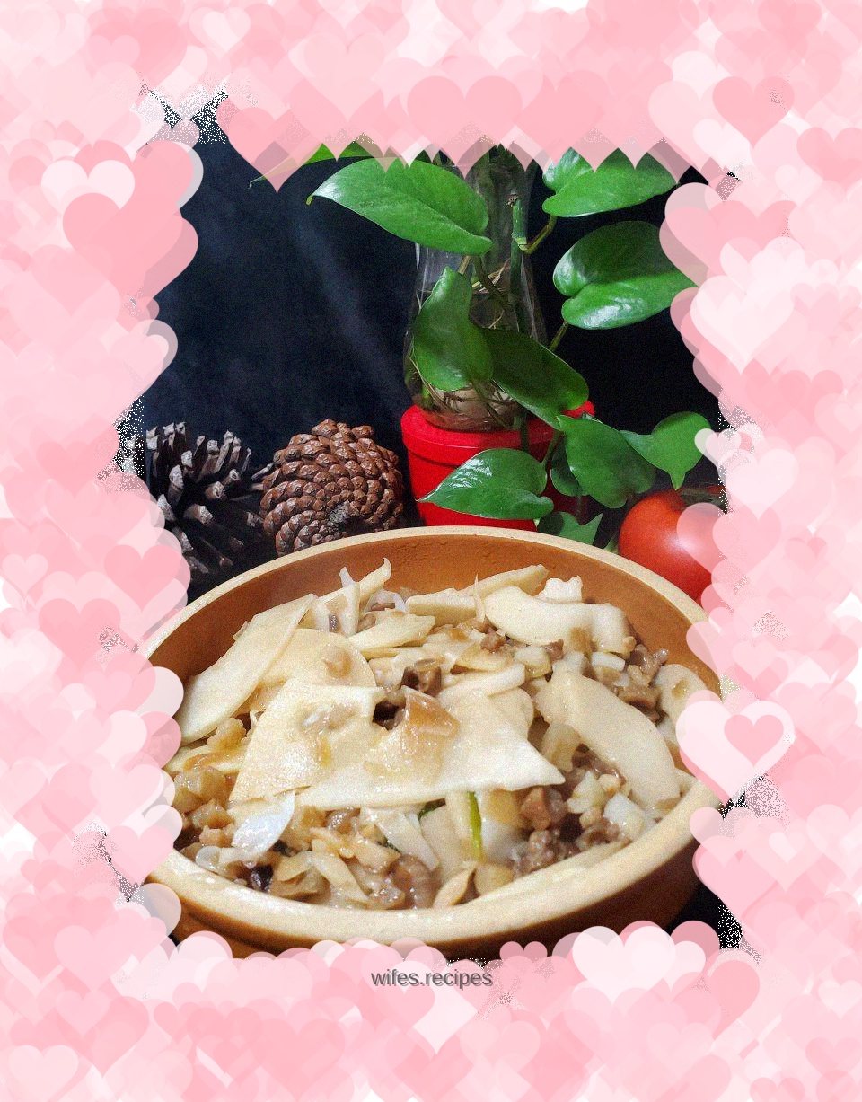 Braised Bamboo Shoots with Mushroom Meat Sauce