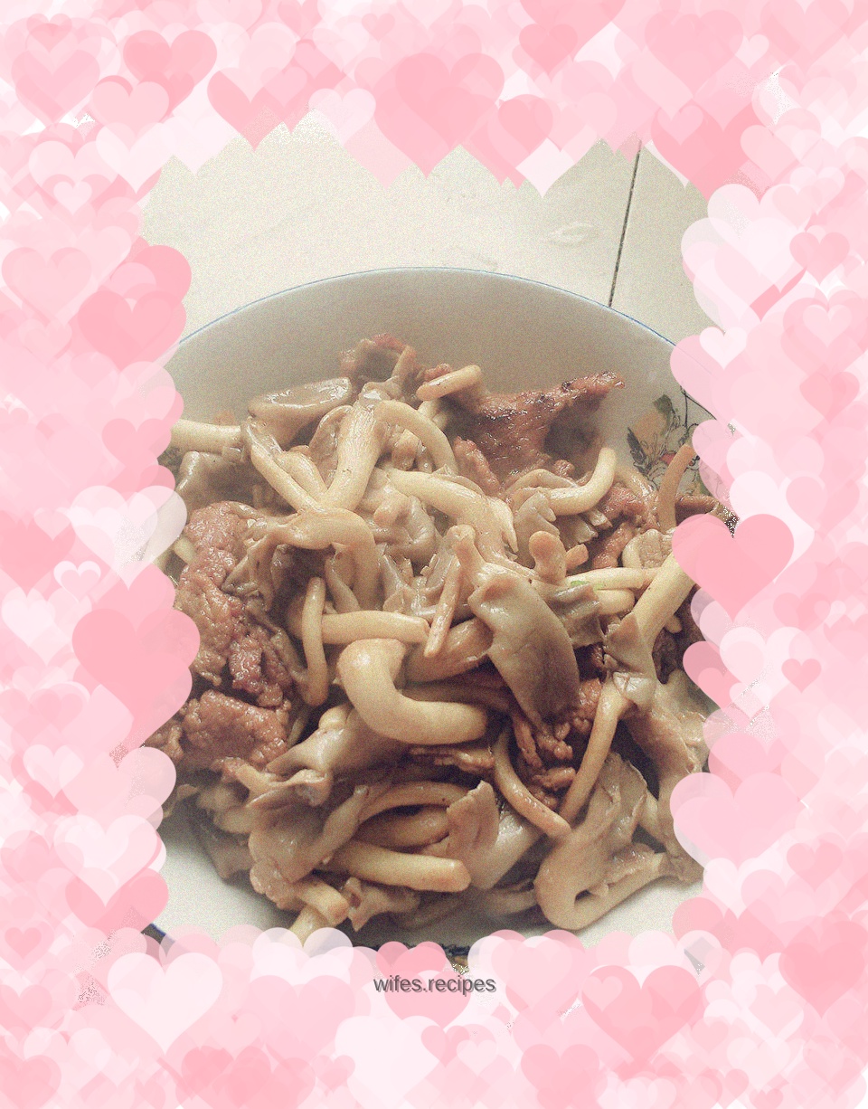 Stir-fried pork with small mushrooms