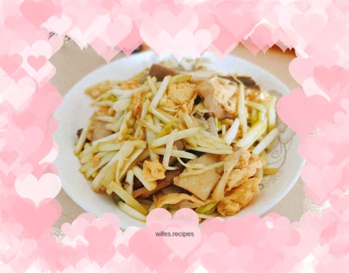 Fried eggs with garlic and oyster mushrooms