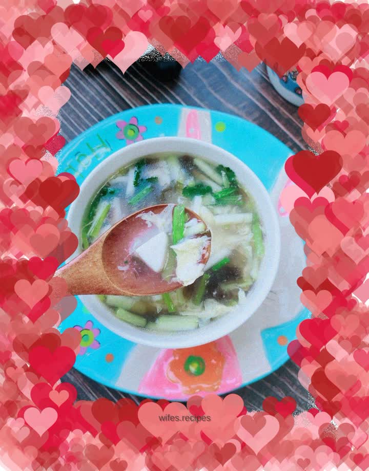 Tofu, garlic and seaweed soup