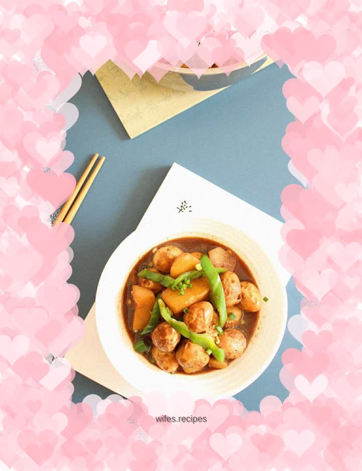 Roasted potatoes with tiger skin quail eggs