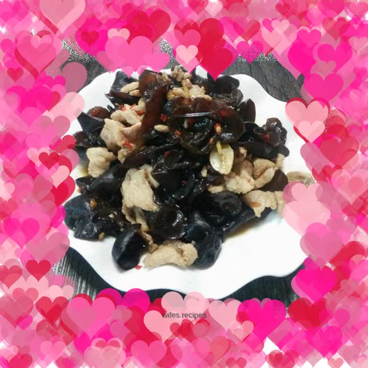 Nourishing yin and moisturizing the lungs in autumn - Fried pork with fungus