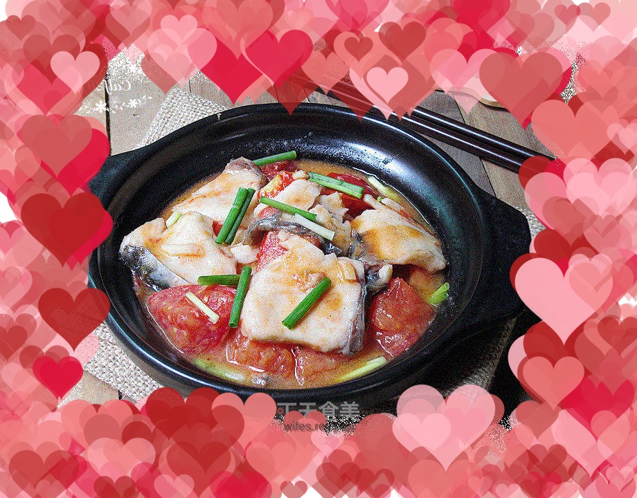 Fried fish fillets with tomatoes