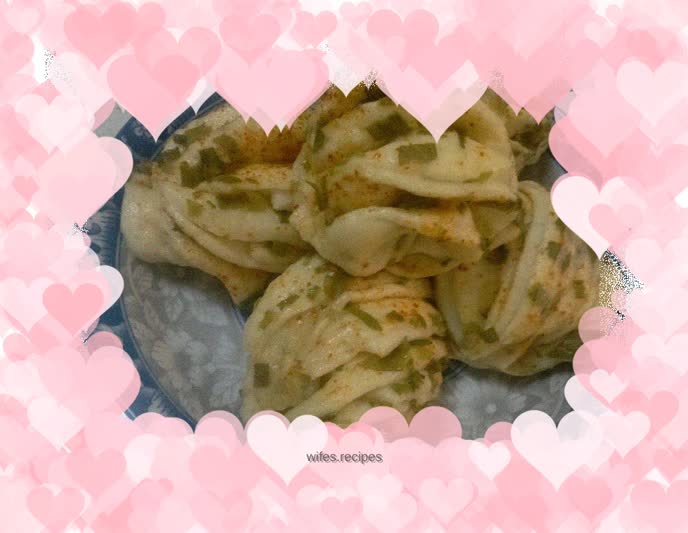 Onion-flavored flower rolls