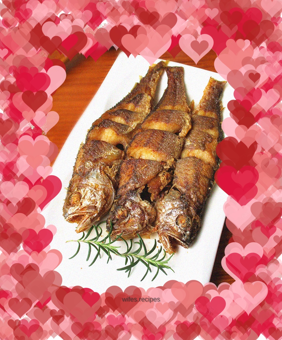 Dry fried small yellow croaker