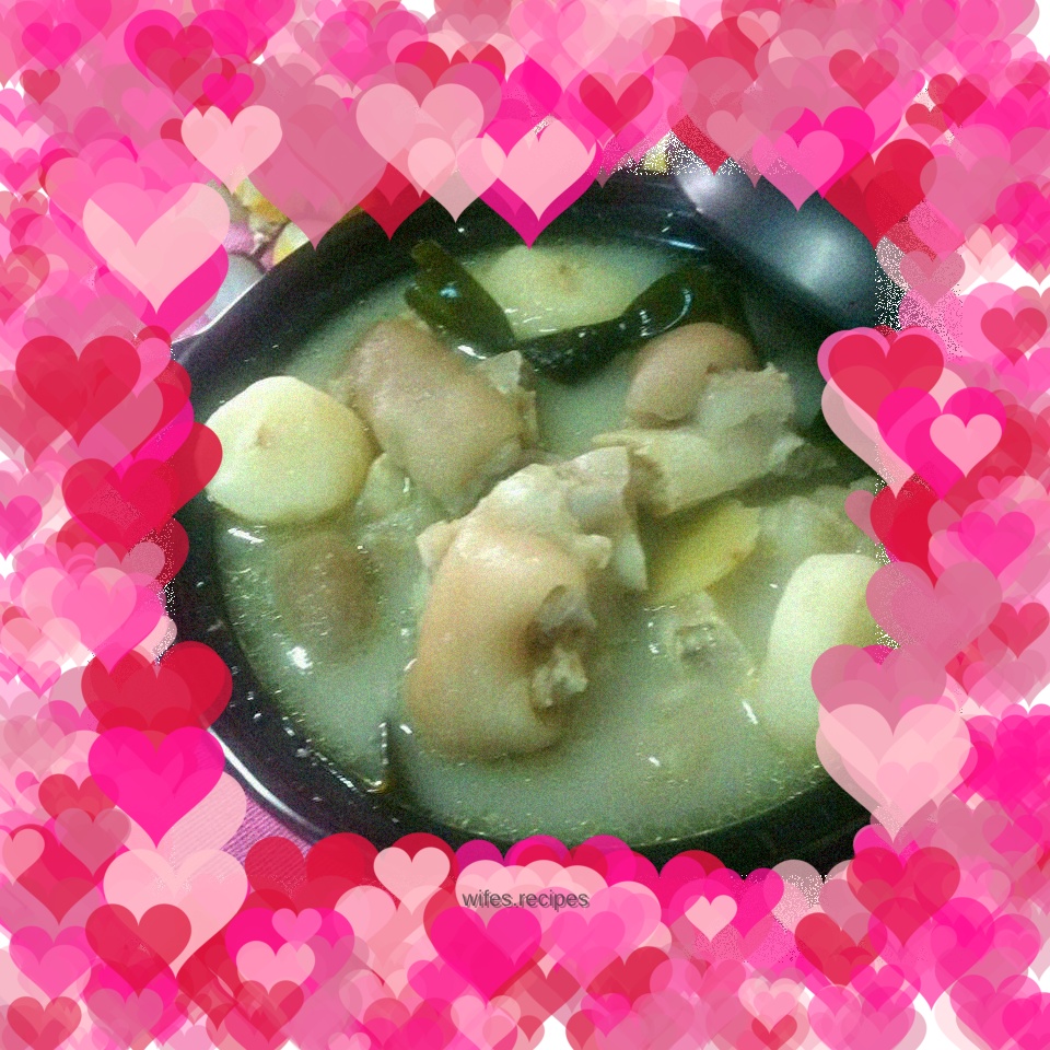 Kelp, water chestnuts and pig's feet soup