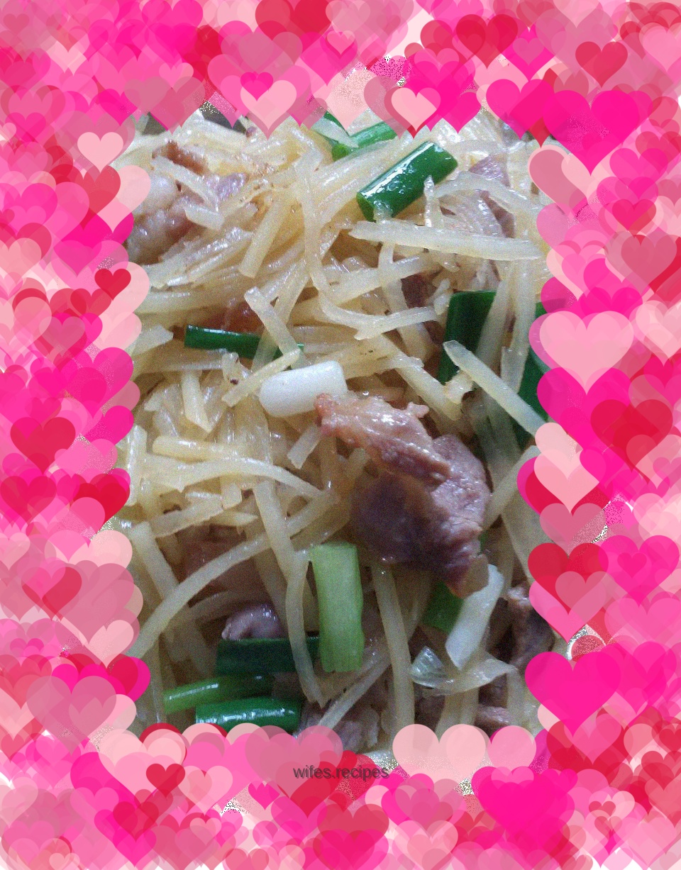 Fried pork with shredded potatoes