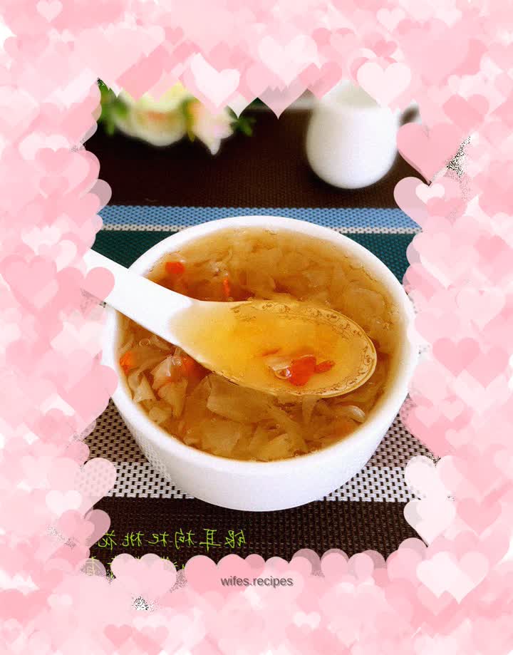 Tremella and wolfberry peach blossom soup
