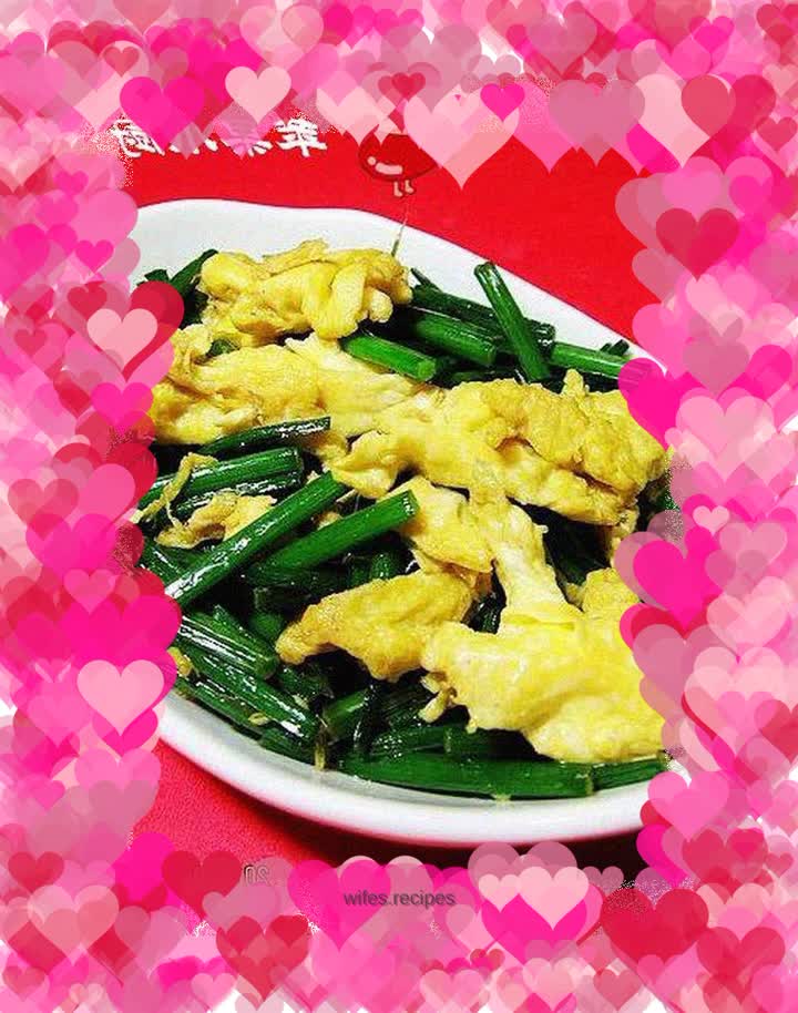 Fried eggs with chives