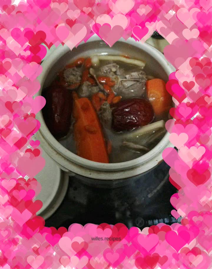 Make pigeon soup in electric ceramic stove stew pot