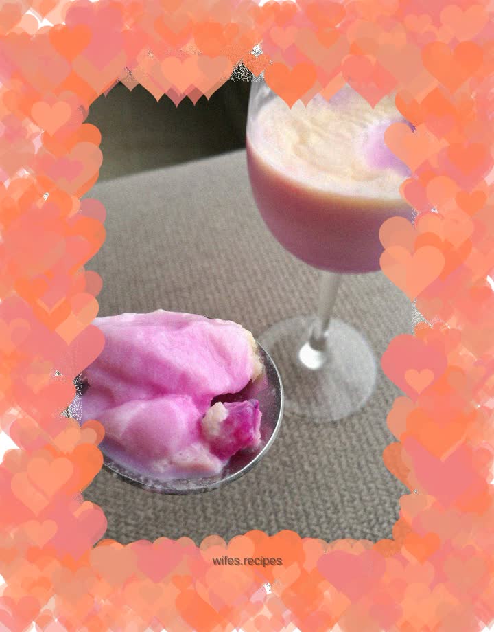 Red heart dragon fruit pudding