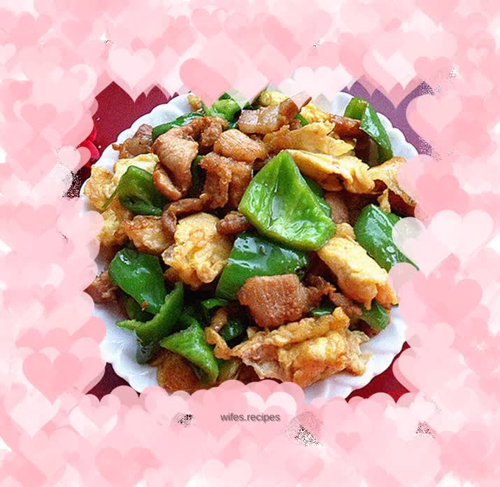 Sliced meat, eggs and fried green peppers