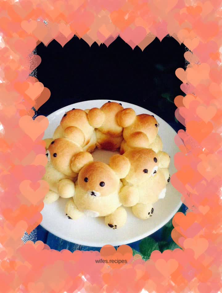 Hand-in-hand bear bread