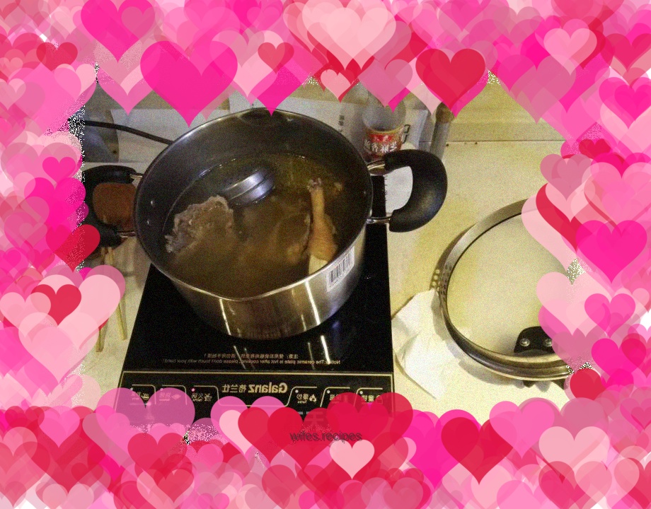 Home-style old hen soup (shredded pork noodles in chicken soup)