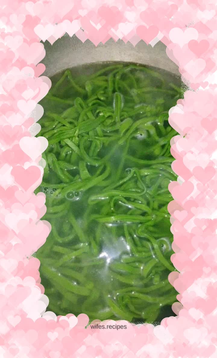 Colorful vegetable noodles