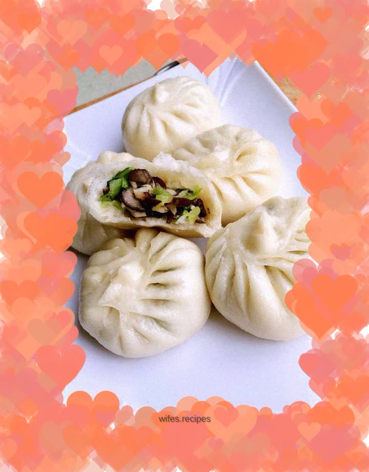 Mushroom and vegetable buns