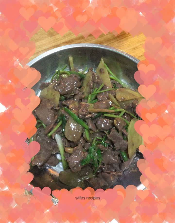 Stir-fried beef with ginger and scallion