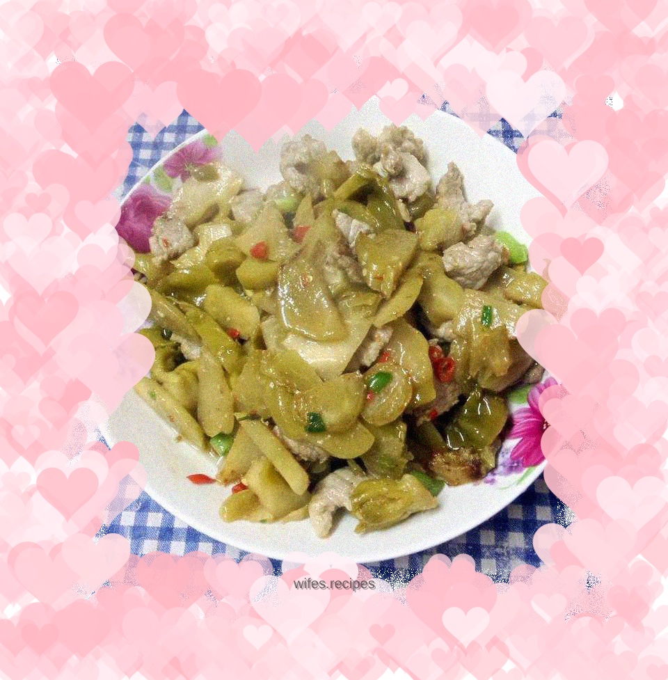 Stir-fried pork slices with pickled cabbage