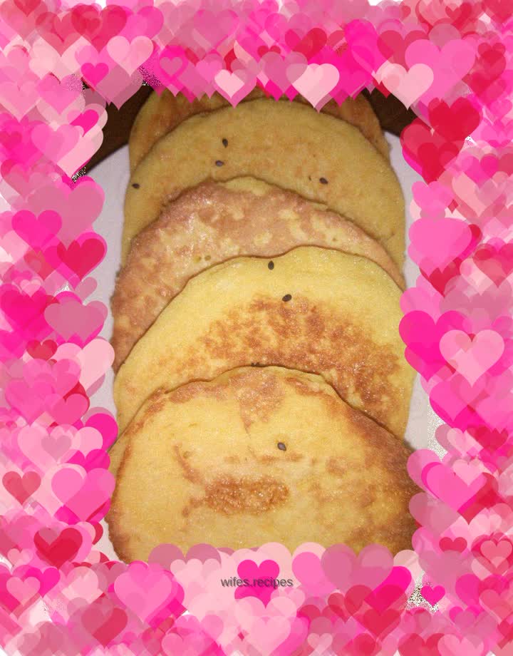 Golden steamed bun slices