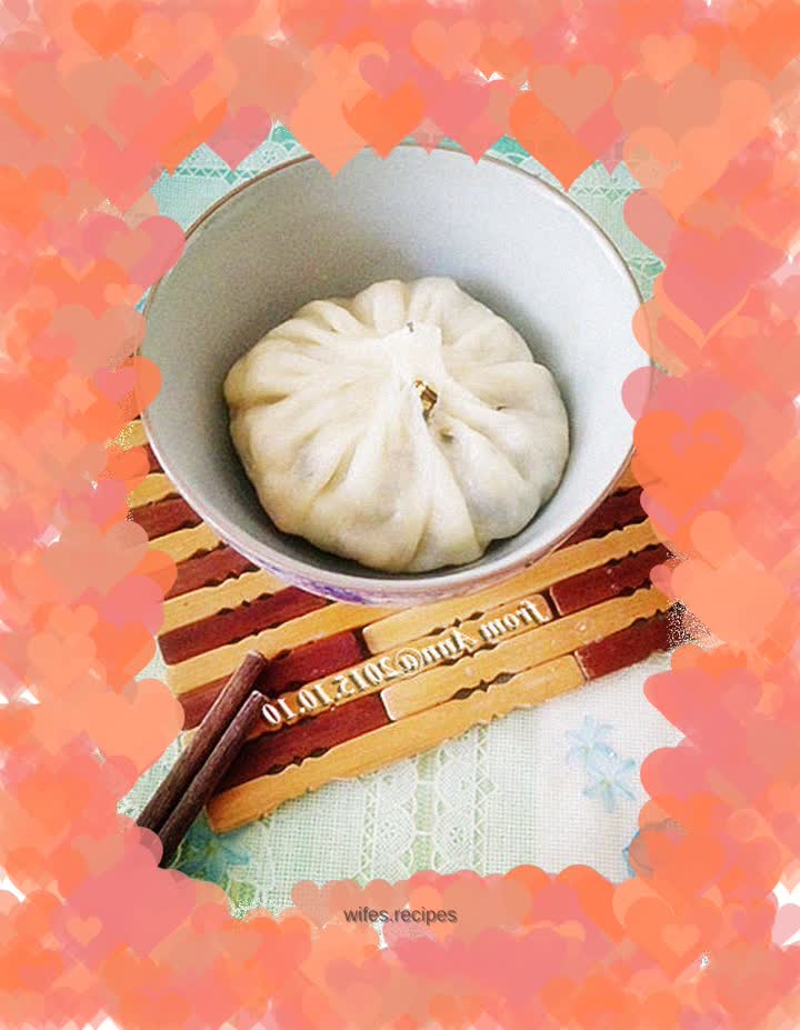 Hot bread stuffed with radish leaves