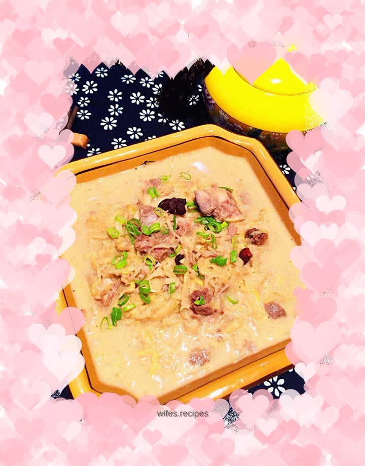 Fragrant backbone stewed with sauerkraut