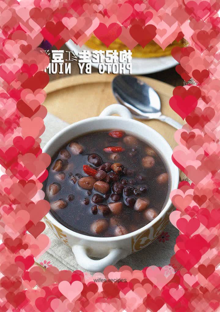 Wolfberry, red bean and peanut soup