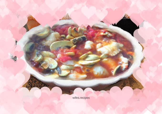 Braised red fish with tomatoes and mushrooms