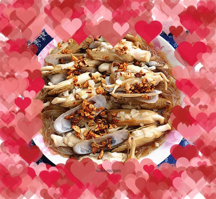 Steamed fresh razor clams with garlic vermicelli