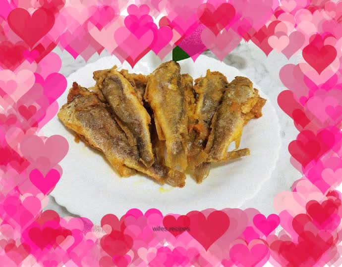 Dry fried yellow croaker
