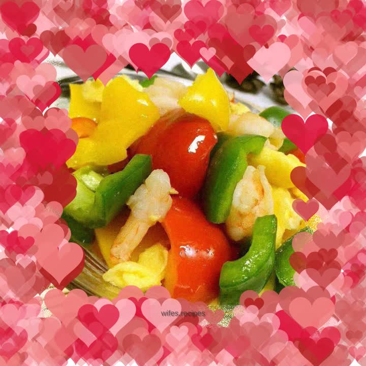 Fried eggs with bell pepper and shrimp